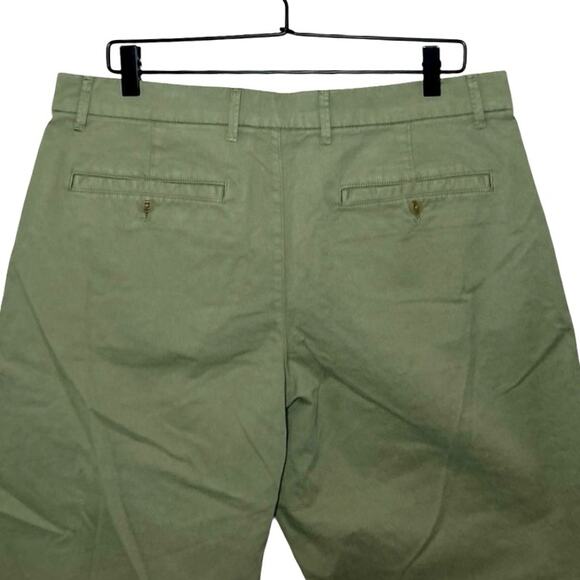 NWT Gap Men’s 10” Essential Khaki Shorts Olive Green Size 34 - Picture 6 of 8